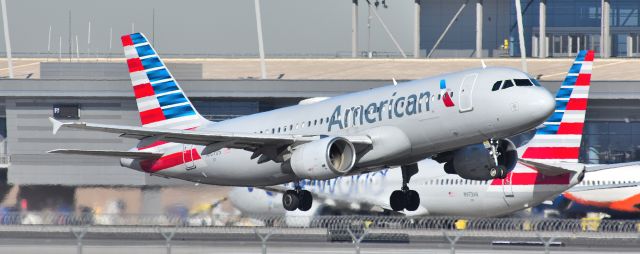 Airbus A320 (N107US) - phoenix sky harbor international airport 05FEB25