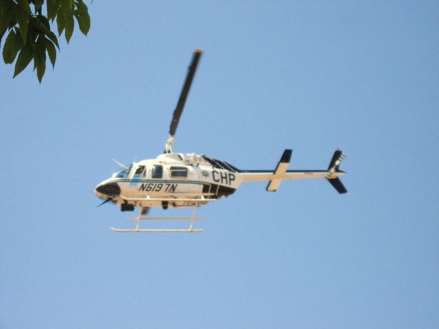 Bell JetRanger (N6197N) - CALIFORNIA HIGHWAY PATROL CHOPPER LANDING AT FULLERTON
