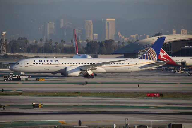 Boeing 787-9 Dreamliner (N27957)