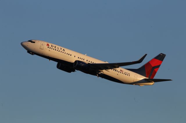 Boeing 737-800 (N3773D)