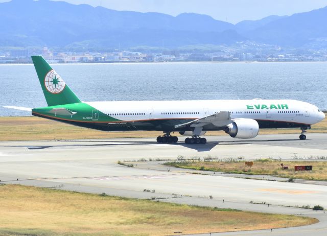 BOEING 777-300ER (B-16728)