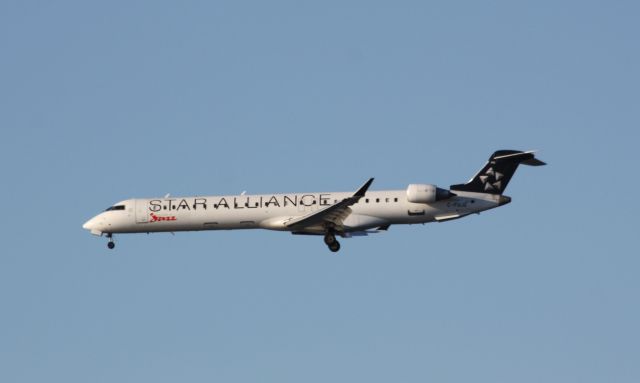 Canadair Regional Jet CRJ-900 (C-FUJZ)