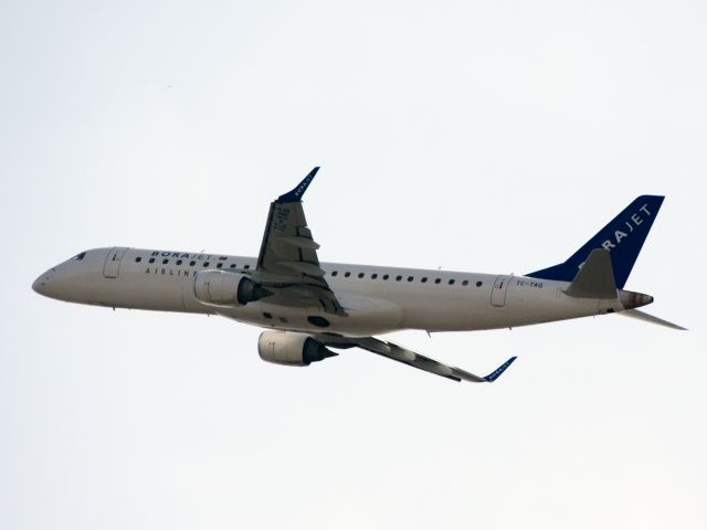 Embraer ERJ-190 (TC-YAG) - Take off runway 06 at Sabiha Gökçen airport, Istanbul, Turkey | 15 SEP 2014.