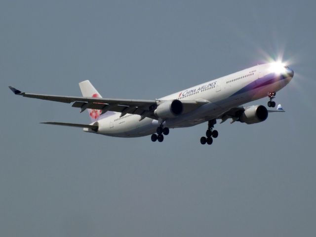 Airbus A330-300 (B-18306)
