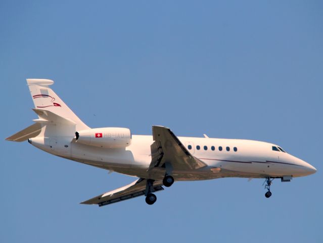 Dassault Falcon 2000 (HB-IAU) - 30 juin 2015 - landing 05 