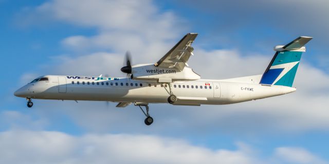 de Havilland Dash 8-400 (C-FKWE)