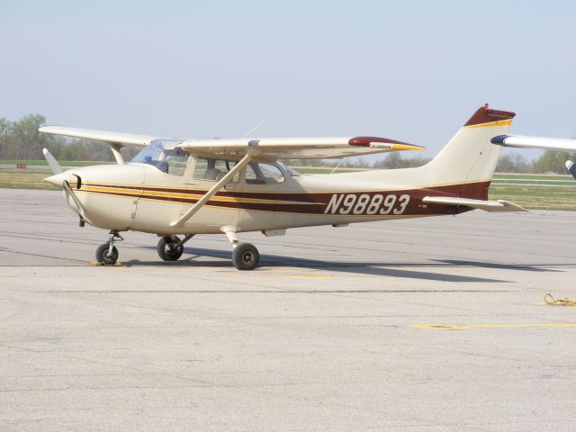 Cessna Skyhawk (N98893)