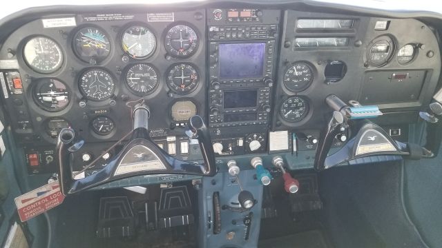 Cessna Skylane (N91508) - Instrument panel layout