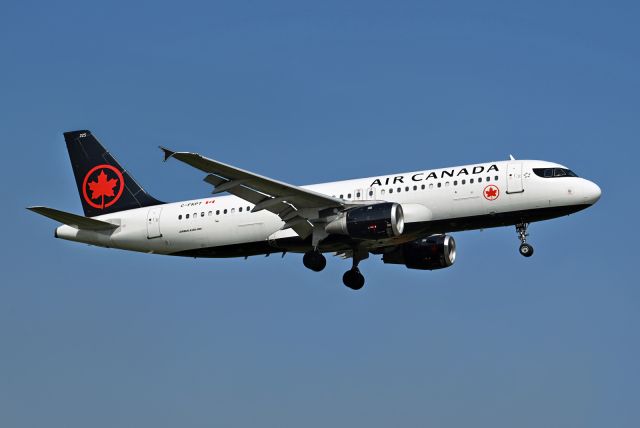 Airbus A320 (C-FKPT)