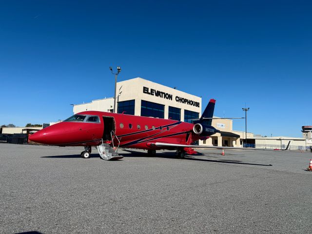 GILES G-200 (N673DM)