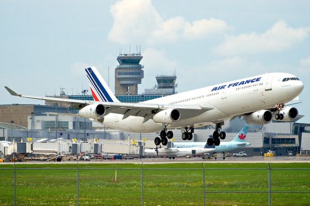 Airbus A340-300 (F-GLZI)