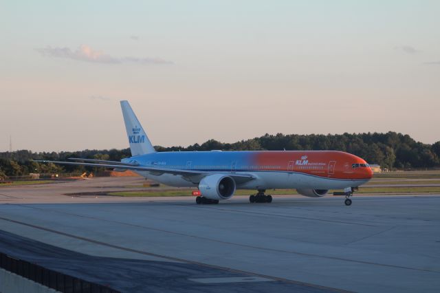 BOEING 777-300ER (PH-BVA)