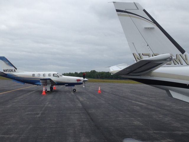 Socata TBM-700 (N700MV) - Alongside N850KD.