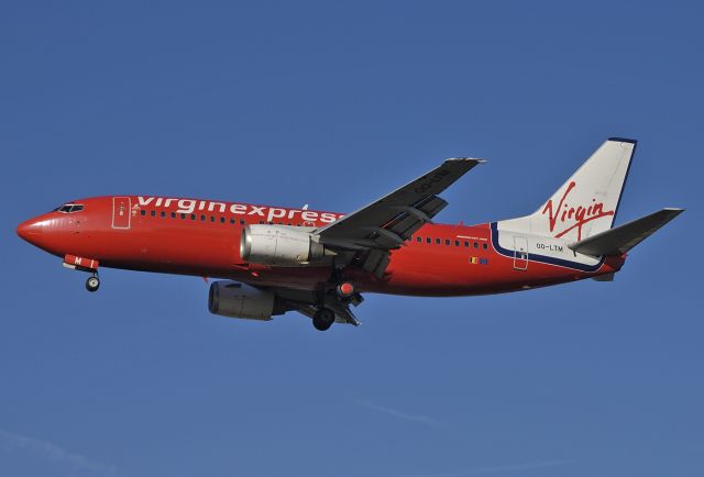 BOEING 737-300 (OO-LTM) - Virgin Express - Boeing 737-3M8 C/N 25070/2037 - OO-LTM - Approach to Runway 25R at Brussels - 2005-Jan-16.