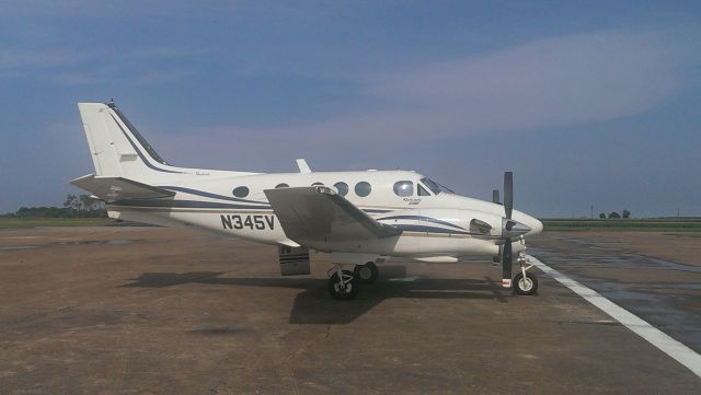 Beechcraft King Air 90 (N345V)