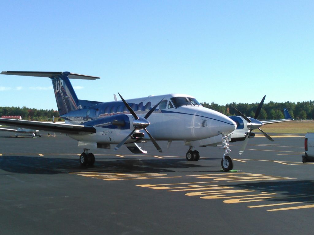 Beechcraft Super King Air 350 (N821UP) - Wheels UP King Air 350 at Orange.