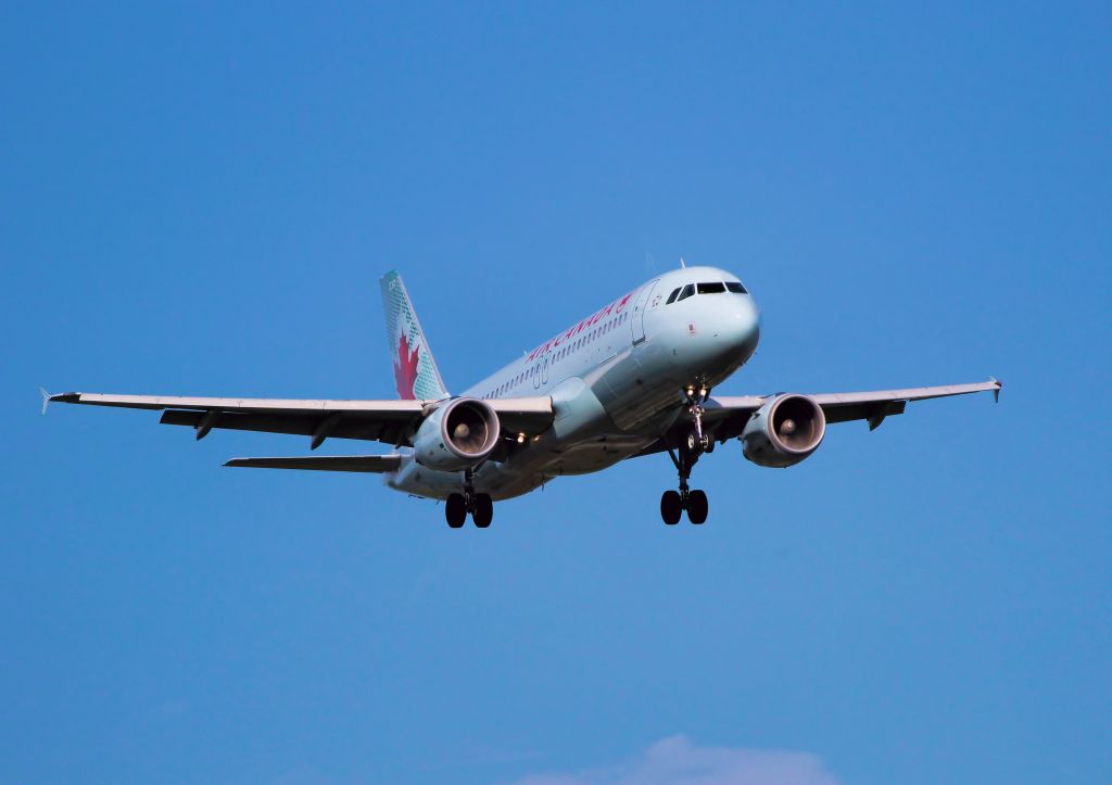 Airbus A320 (C-GKOE) - Arriving from Toronto Pearson Airport.