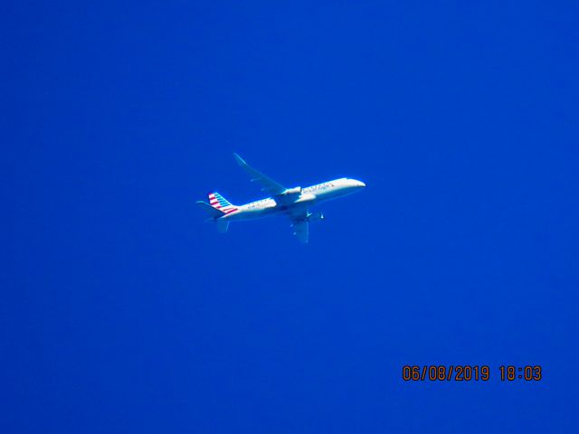 Embraer 175 (N251NN)