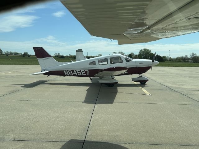 Piper Cherokee (N84527)