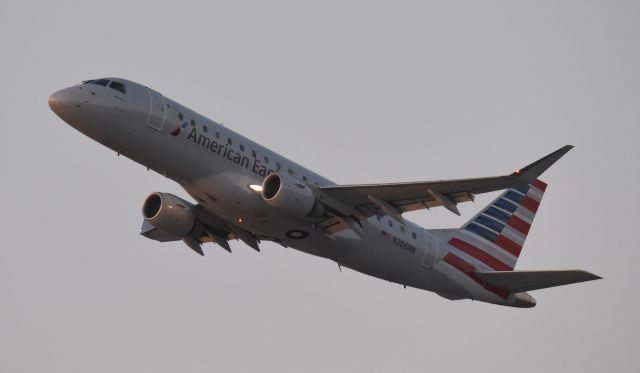 Embraer 175 (N206NN) - Departing LAX on 25L