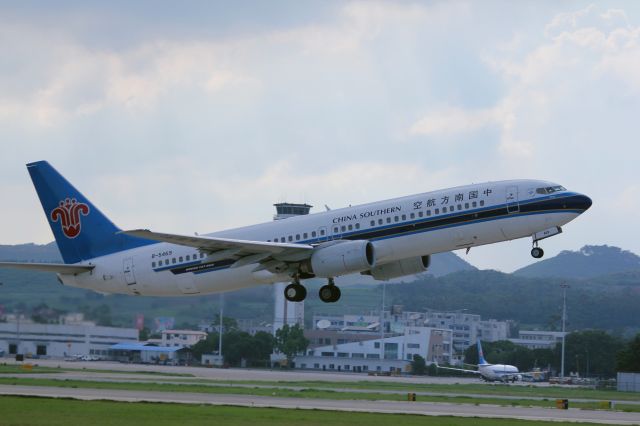 Boeing 737-800 (B-5469)