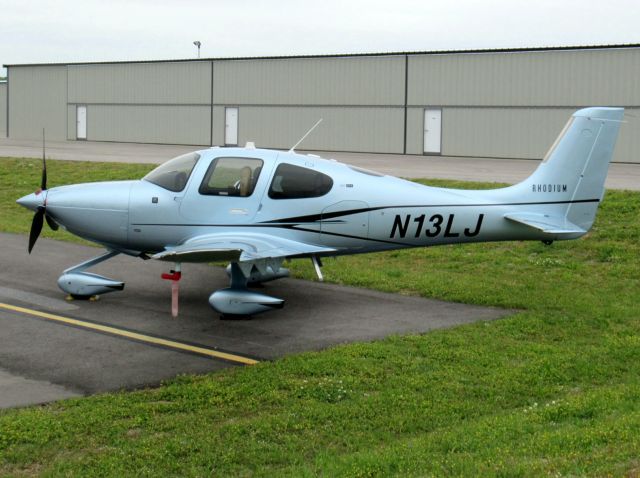 Cirrus SR22 Turbo (N13LJ)