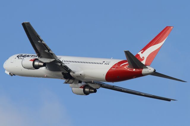 BOEING 767-300 (VH-OGT)