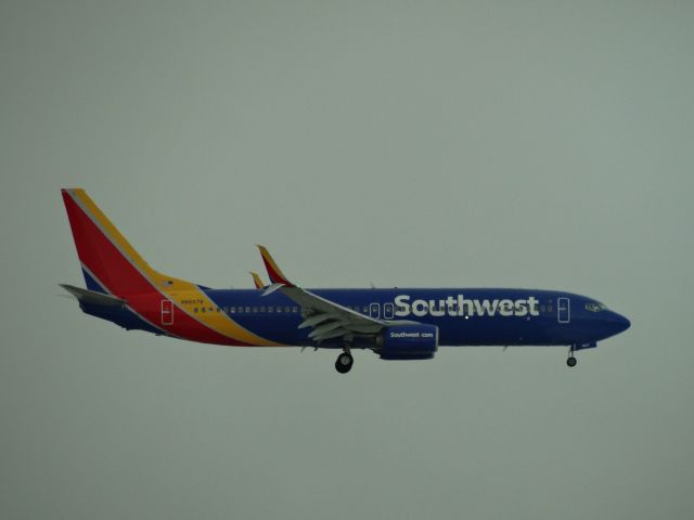 Boeing 737-700 (N8657B)