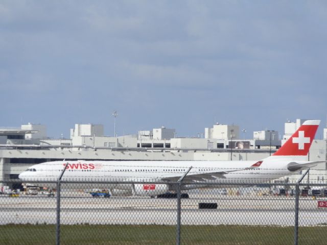 Airbus A330-300 (HB-JHC) - KMIA