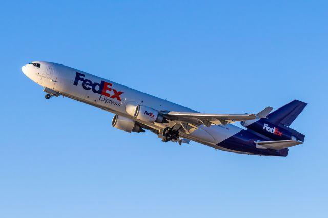 Boeing MD-11 (N606FE) - FedEx MD11 taking off from PHX on 9/18/22. Taken with a Canon 850D and Canon EF 70-200mm f/2.8L IS II USM.