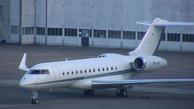 Bombardier Global Express (OE-LCD) - OELCD04022022ZRH.jpg
