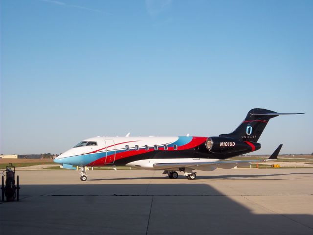 Bombardier Challenger 300 (N101UD)