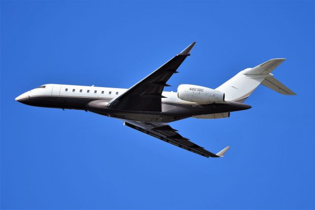 Bombardier Global Express (N807DC) - 28-C 04-17-18