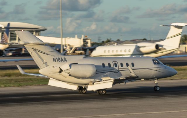 Hawker 800 (N18AA)