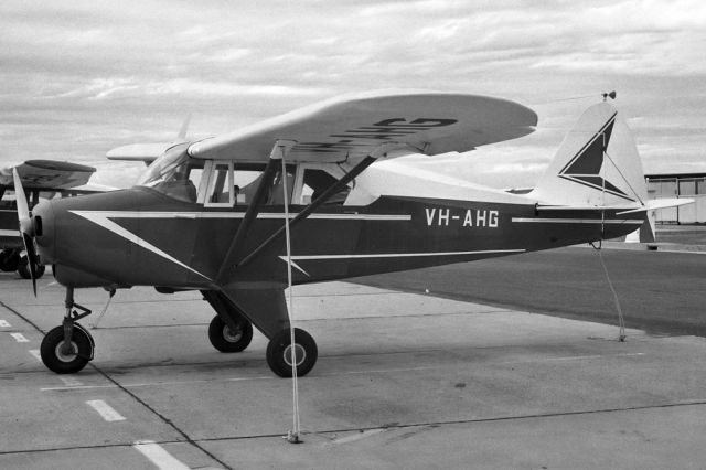 VH-AHG — - PIPER PA-22-160 TRI PACER - REG VH-AHG (CN 22-6421) - ESSENDON MELBOURNE VIC. AUSTRALIA - YMEN (8/10/1979)