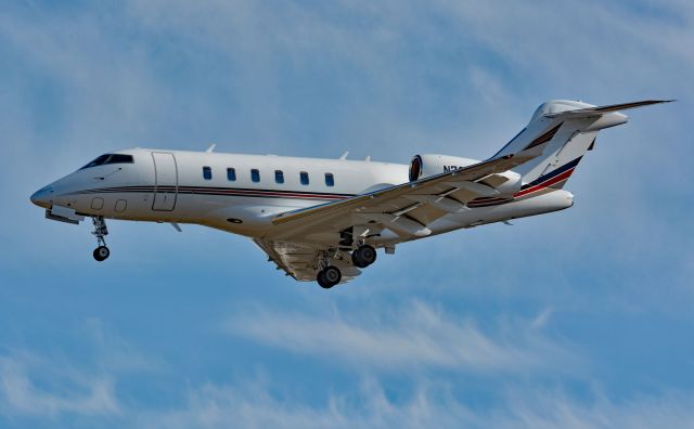 Bombardier Challenger 300 (N793QS) - Clear to land 06L in CYHU. 08-04-2025