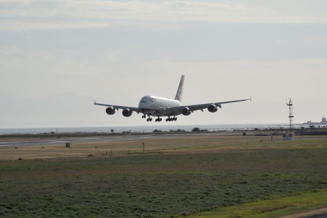 Airbus A380-800 (G-XLEH) - Landing in strong cross winds on RWY 02L on the longest day of the year