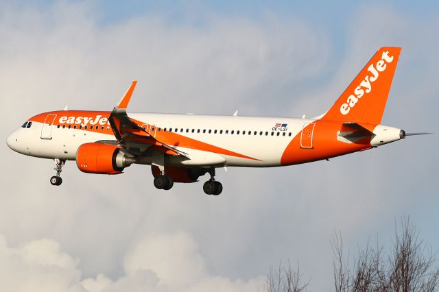 Airbus A320 (OE-LSI)