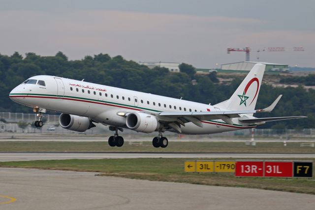 Embraer ERJ-190 (CN-RGP)