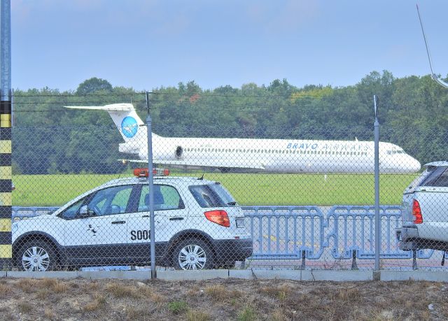 McDonnell Douglas MD-83 (UR-COC) - EPLB
