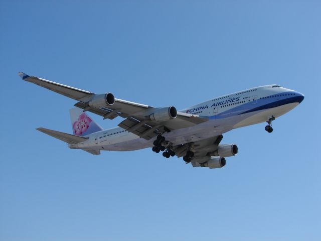 Boeing 747-200 (B-18212) - Landing LAX runway 24R 9/13/2013