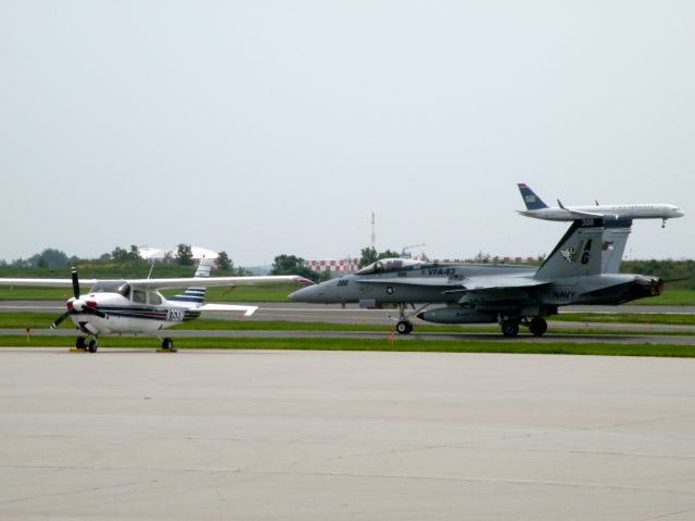 McDonnell Douglas FA-18 Hornet (16-5202)