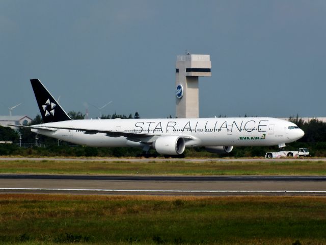 BOEING 777-300ER (B-16701)