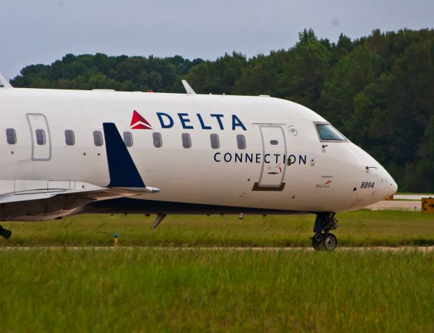 Canadair Regional Jet CRJ-200 (N8894A)