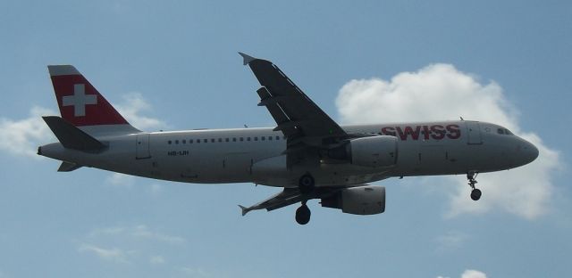 Airbus A320 (HB-IJH)