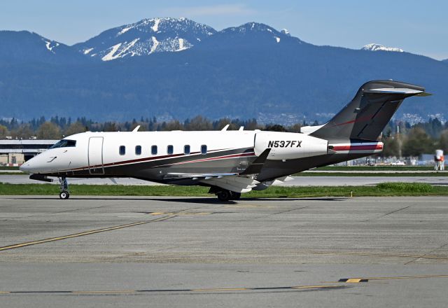 Canadair Challenger 350 (N537FX)