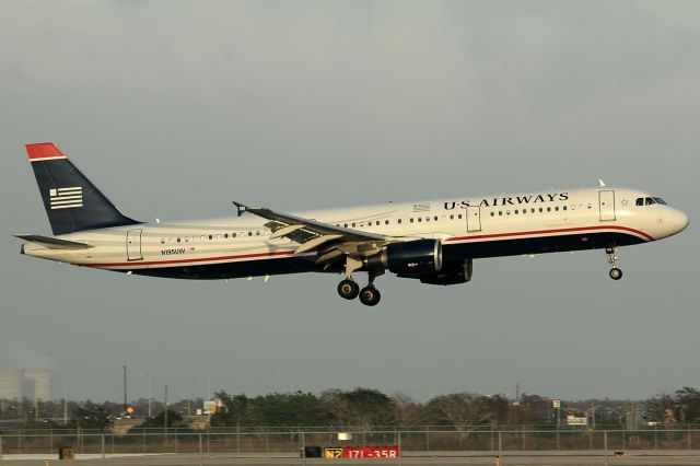 Airbus A321 (N195UW)