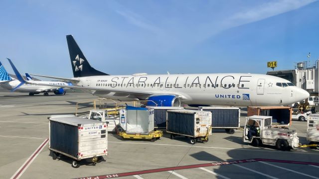 Boeing 737-800 (N26210)