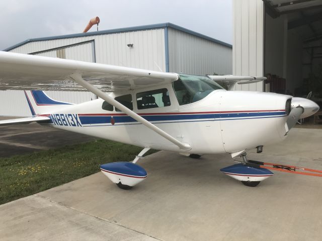 Cessna Skyhawk (N8813X)
