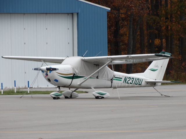 Cessna Skyhawk (N2310U)